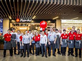 Abre en Intu el primer restaurante Pizza Hut de Asturias