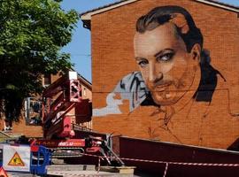 Velázquez, mitología asturiana y defensa del lobo, en las paredes de Oviedo