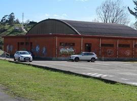 Llanera afronta la reforma de la cubierta del polideportivo del colegio de Lugo