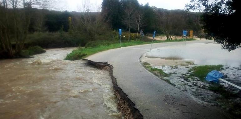 El temporal causa detrozos en  carreteras e inundaciones en Llanes