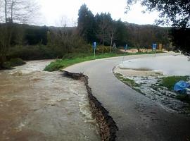 El temporal causa detrozos en  carreteras e inundaciones en Llanes