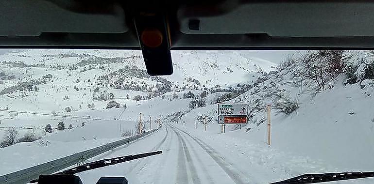 El viernes arranca con 14 puertos de montaña con cadenas y Pajares cerrado para articulados