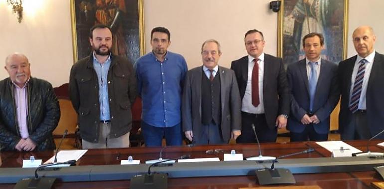 Oviedo y FLC firman un convenio pionero de intercambio de información sobre obras públicas 