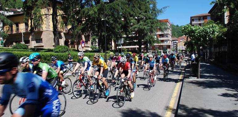 Un millar de pedales en la cicloturista La Cubilla