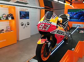 La moto de Marc Márquez se podrá ver en Avilés hasta el domingo