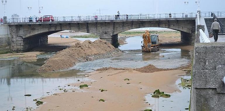 Gijón encarga análisis sobre la pudrición de algas en el río Piles