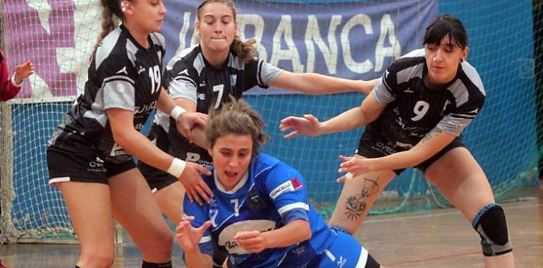 El Oviedo Balonmano Femenino logra dos valiosos puntos