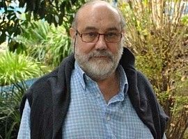 Fallece Carlos Suárez, el cineasta asturiano que se alzó con el Goya por Remando al Vient