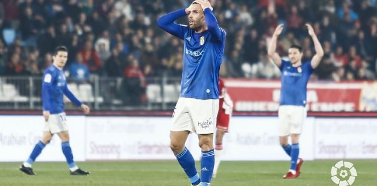 Un penalti inexistente condenó al Oviedo en Almería
