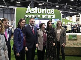 La reina Letizia visita el pabellón de Asturias en FITUR