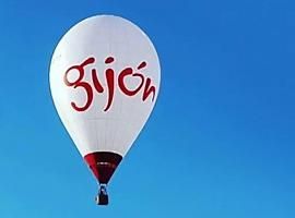 El globo con el logo de Gijón sobrevolará la ciudad esta semana