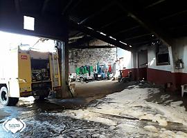 Extinguido el incendio de una casa en El Pedregal, Tineo