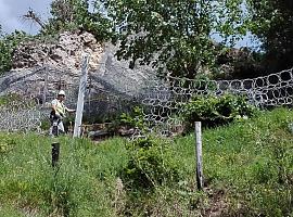 Retirada la rocona que amenazaba viviendas en La Cuesta los Valles de Laviana