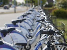 Gijón elimina el tráfico en un carril del muro para ubicar el carril bici