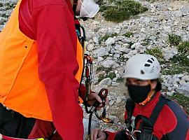 Rescatan a un montañero enfermo entre Jou Negro y Cabrones