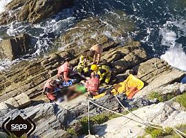 Rescatado con grave politraumatismo tras caer al acantilado de Cabo Blanco en El Franco