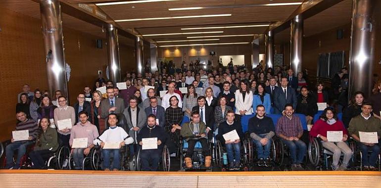 20 jóvenes con discapacidad de Asturias mejoraron su formación con becas ONCE