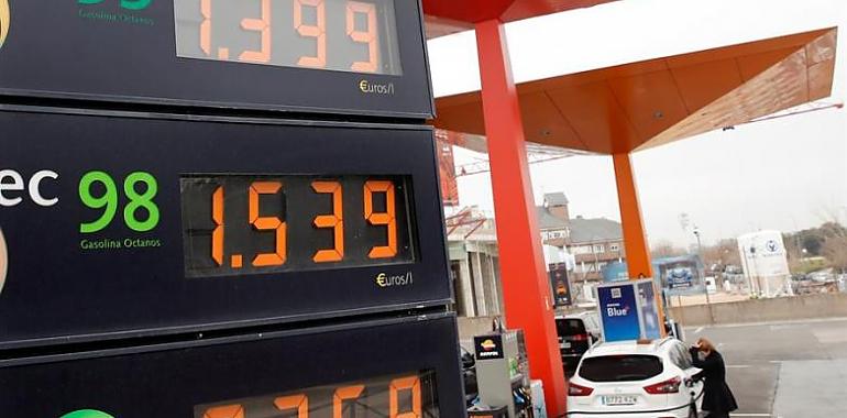 La gasolina sube un 0,25 % y el gasóleo un 0,18 %, con todo 2021 al alza