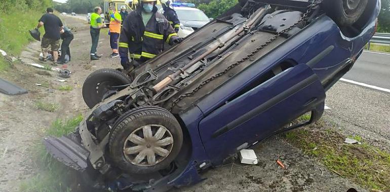 Mujer herida tras accidente en la A-8 a la altura de Llanes