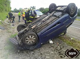 Mujer herida tras accidente en la A-8 a la altura de Llanes