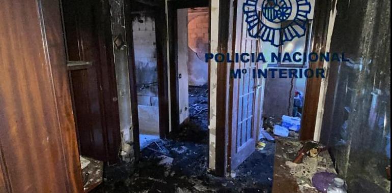 Se intenta suicidar cortándose las venas e incendiando su casa pero la Policía Nacional consigue evitarlo a tiempo