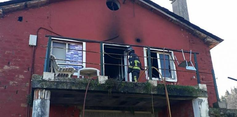 Extinguido un incendio que se había declarado en una casa de Grandas de Salime