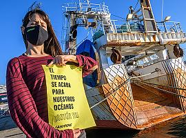 Greenpeace señala tres actividades industriales que amenazan nuestros océanos en Las Palmas, Cádiz y Vigo