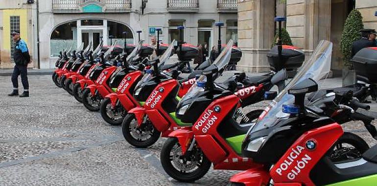 Entre los acuerdos de hoy del Ayuntamiento de Gijón destaca el notable presupuesto que se lleva el alquiler de las motocicletas de la policía