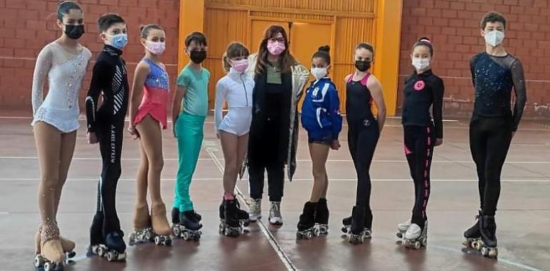 El patinaje artístico asturiano mejora con la ayuda de algunos de los mejores técnicos enla materia