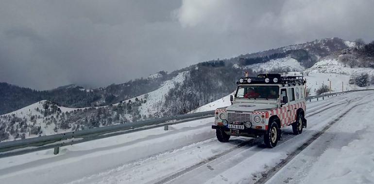 NIEVE nueve puertos asturianos con cadenas y Pajares cerrado a tráfico pesado