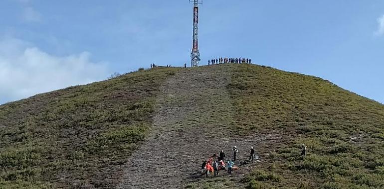 Los medios de Asturias (helis, sanitarios y bomberos) rescatan otro montañero La Mirandiella