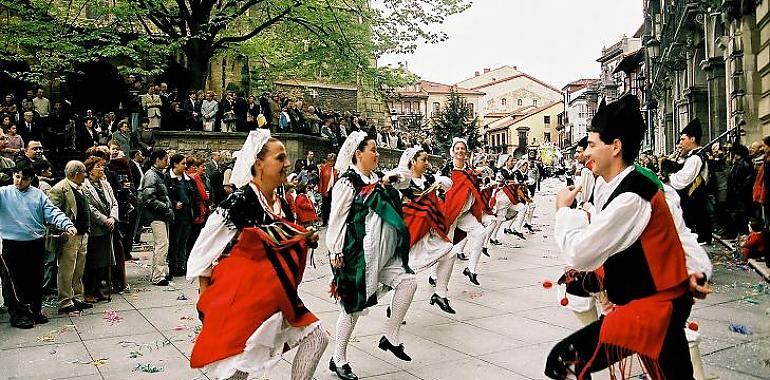 Avilés promociona por todo lo alto su Semana Santa y la fiesta de El Bollo con anuncios en televisones autonómicas y en salas de cine