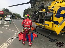 Varios heridos en el accidente de tráfico entre un turismo y un autobús cerca de Llanes en la tarde de ayer