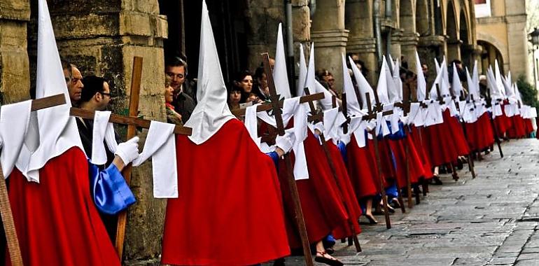 Exposición fotográfica de la Semana Santa Avilés 2022 resultante del concurso fotográfico organizado por la Junta de Cofradías y Hermandades 