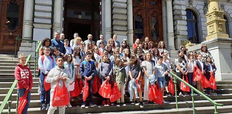 40 escolares protagonistas de la Junta del Principado por un día