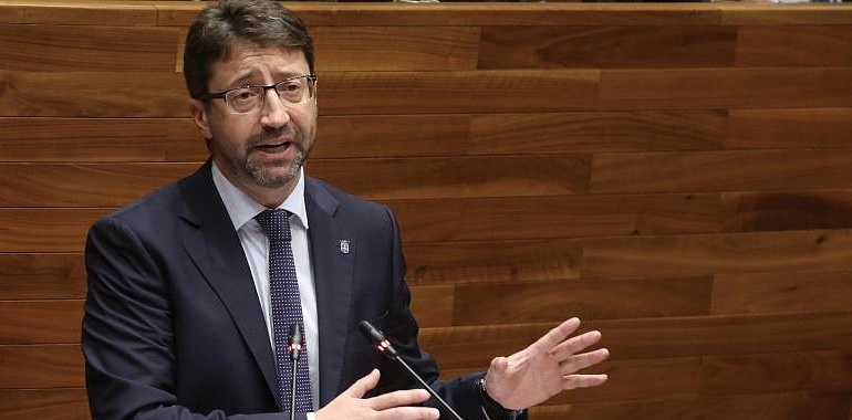 El consejero de Industria Empleo y Promoción Económica ha destacado el aumento 90 a 127 millones en políticas de empleo en esta legislatura