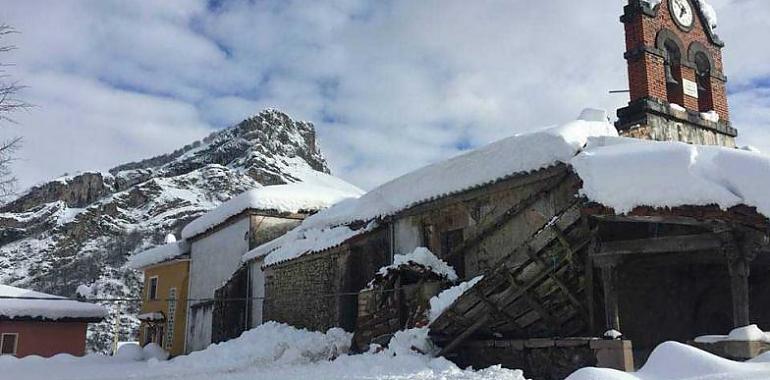 Cultura invertirá 43.000 euros en la reparación de los daños provocados por la nieve en Santa María de Viegu, en Ponga