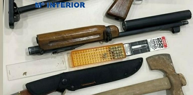 Detenido un hombre que portaba varias armas de fuego y armas blancas en la estación de tren de Oviedo