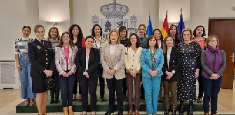 La Delegada del Gobierno se reúne con las mujeres que tienen responsabilidades en la Administración General del Estado en Asturias