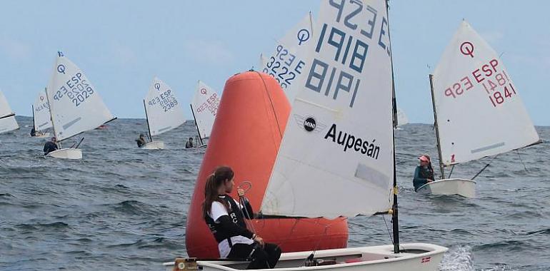 Este fin de semana se celebra el Campeonato de Asturias de vela ligera para las clases: Optimist, ILCA 4 y Feva.