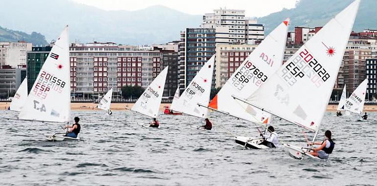 Primeros líderes del Trofeo de Verano de Vela Ligera del RCAR