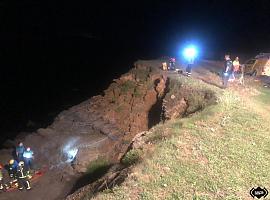 Herido tras caer esta madrugada en el acantilado de la playa de Verdicio en Gozón