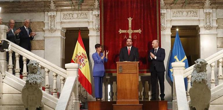 Adrián Barbón "empeña su palabra en Asturias" en su discurso de toma de posesión