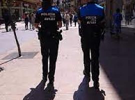 Presentados como funcionarios en prácticas cuatro nuevos agentes de la Policía Local de Avilés