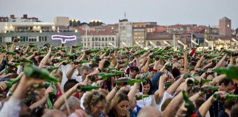 Esta es nuestra fiesta: la fiesta de la Sidra. ¡A por el récord mundial!