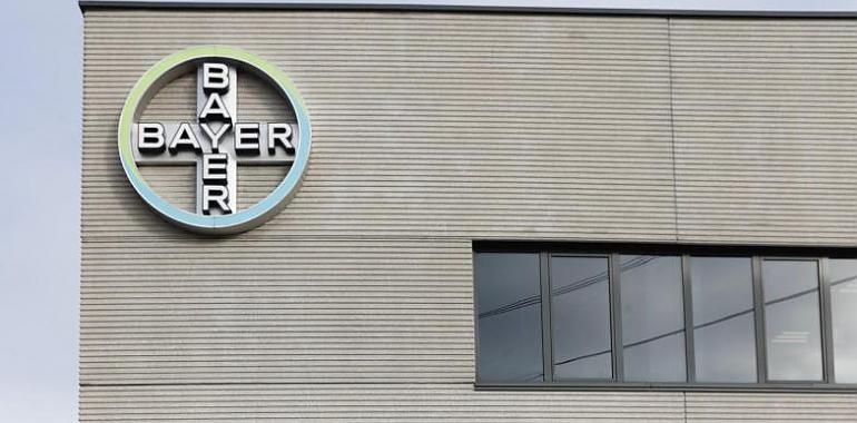 Bayer traslada al Gobierno de Asturias un mensaje de tranquilidad