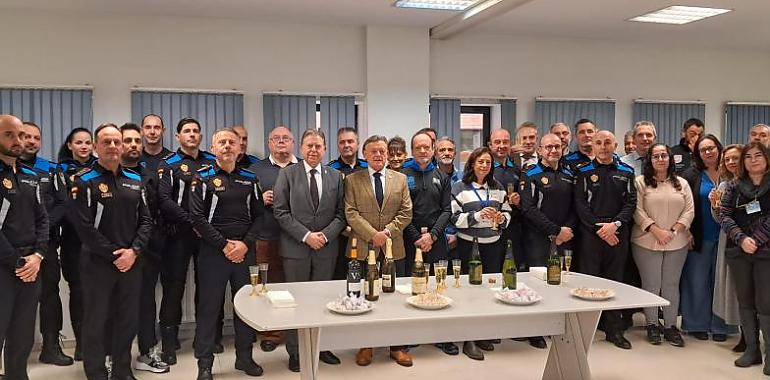 Unión y celebración navideña en el Área de Seguridad Ciudadana de Oviedo