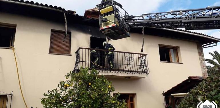 Rescate dramático en Llanera: tres personas a salvo tras declararse un incendio 