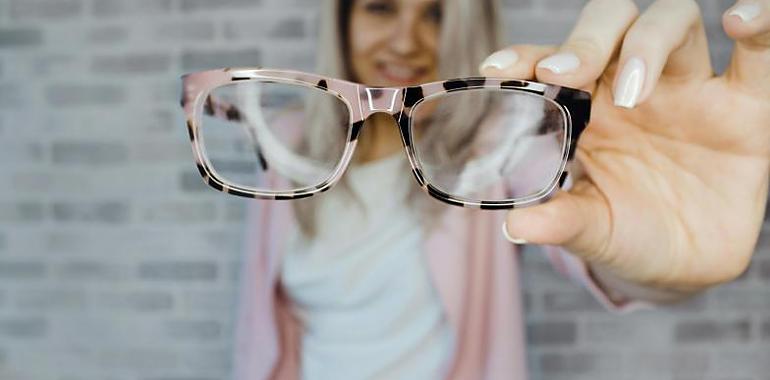 Lentes progresivas inteligentes: la IA predice el movimiento de los ojos para una visión instantánea