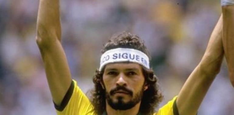 Muere el exfutbolista brasileño Sócrates